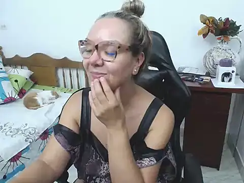 yeslluisa - Yeslluisa's free webcam - UK Sex Cams