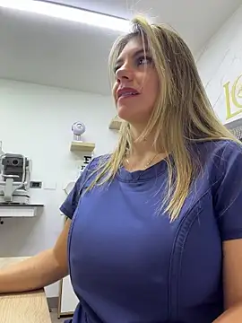 alicee16 live cam on StripChat