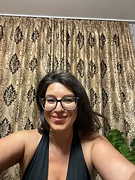 NadiraNoor webcam