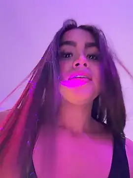 aliceroys__ - Aliceroys__'s free webcam - UK Sex Cams