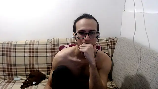 cholitohermoso live cam on StripChat