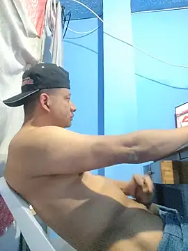 themorenofit08 live cam on StripChat