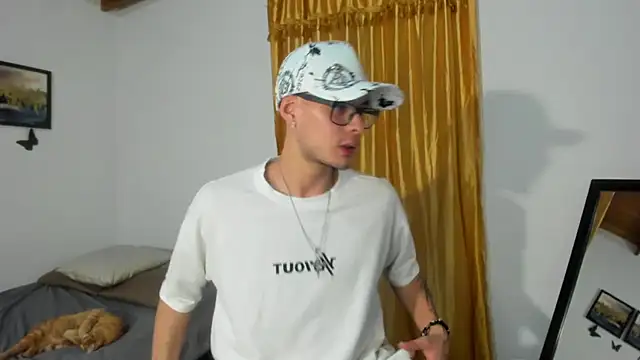 Vlad__night live cam on StripChat