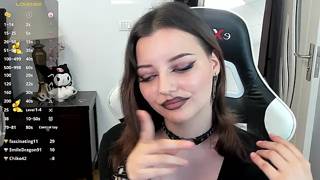 pretty_little_thing live cam on StripChat
