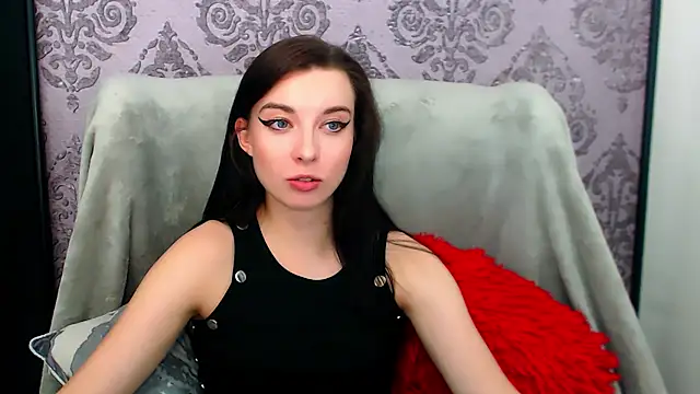 DominantLuna webcam