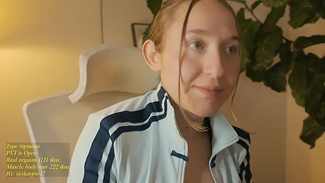 Scarlett_NoirMuse live cam on StripChat