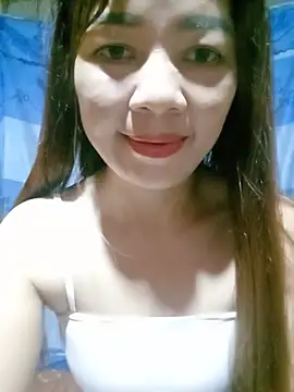 Yiyi102300 live cam on StripChat