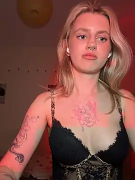 blondiedoll webcam