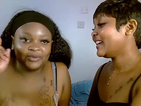 Prettylovez webcam