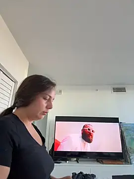 bellag825 live cam on StripChat