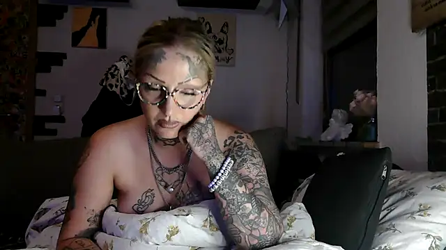 RoxxyInk webcam