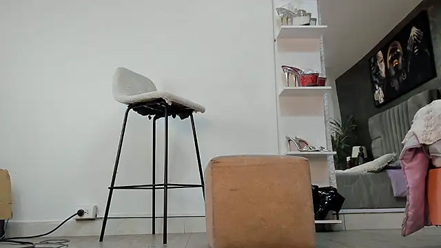 isa_lancaster live cam on StripChat