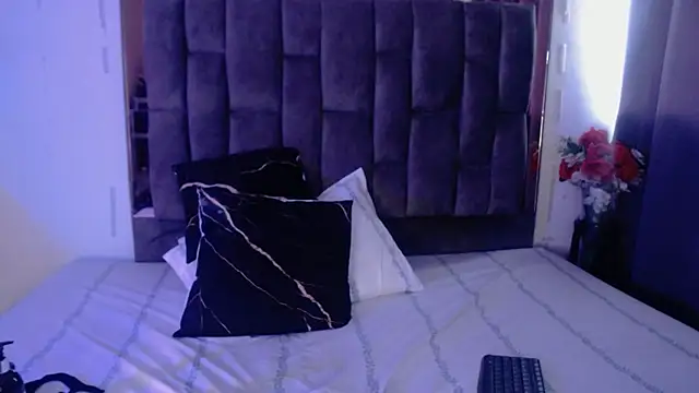 Emily_milfF live cam on StripChat
