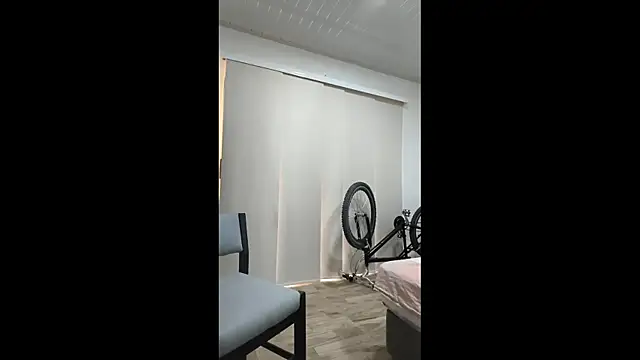 sky_dancers live cam on StripChat