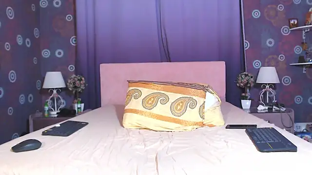 SquirtyAlice webcam