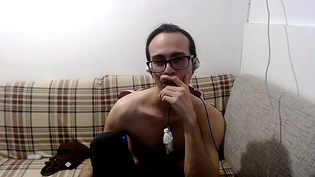 cholitohermoso live cam on StripChat