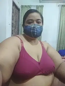 momo_loves webcam