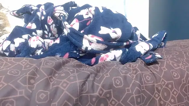 bunnyxx01 (F milf) - singing