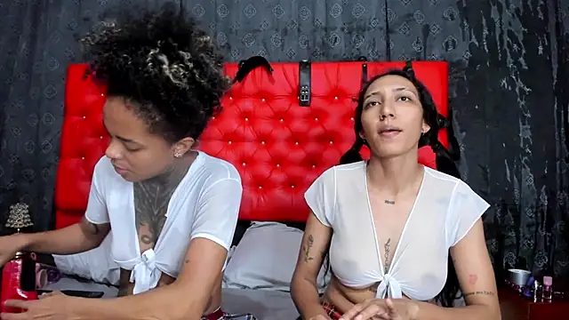 ChloeandIsabella webcam