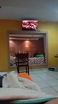 tomahuc2001 live cam on StripChat