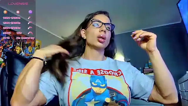 Alesyamuscledoll@xh webcam