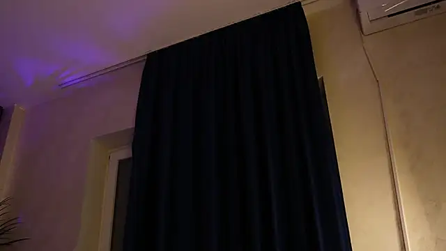 MiaVelvety live cam on StripChat
