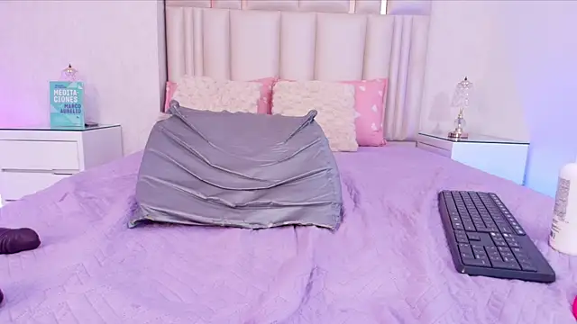 alanarose18 live cam on StripChat