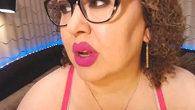 BustyKatty webcam