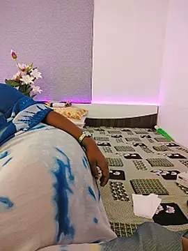 LoveLy-Soneya webcam