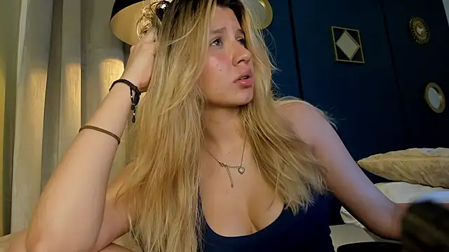 mia_curry webcam
