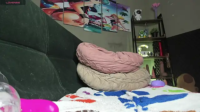 Shadia_Squirt live cam on StripChat