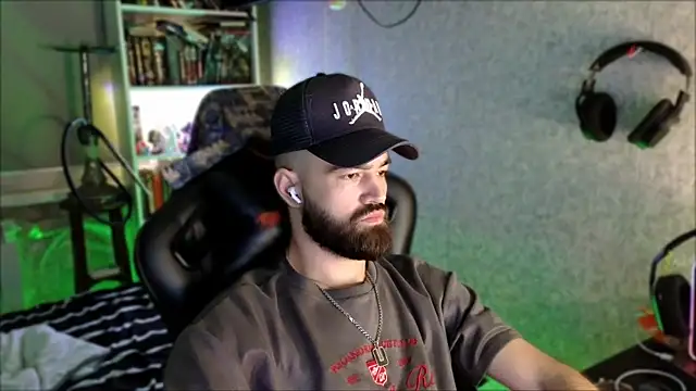 _Serious_Man webcam