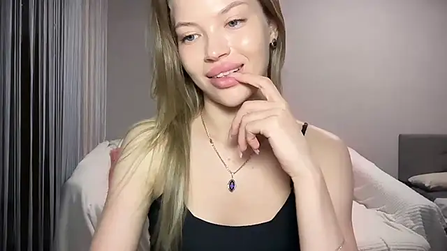 EmmyMills webcam