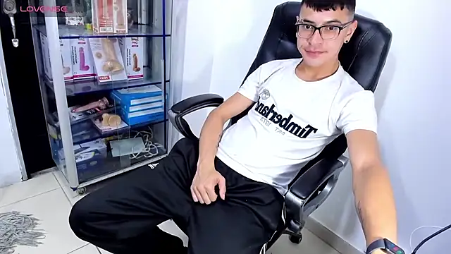 Alexx_bigcockk webcam