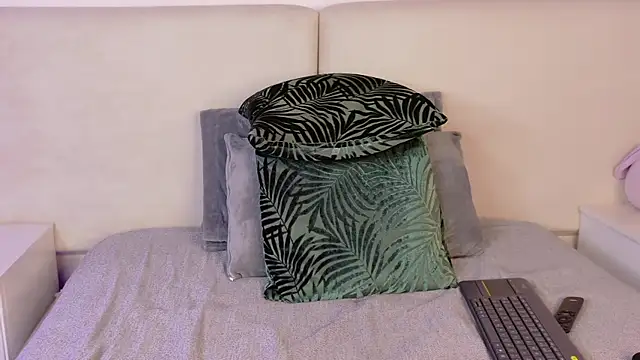 Nicolee_Saint webcam