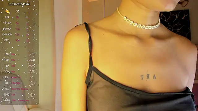 Naomy9_ webcam