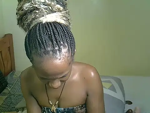 Pearl_petite webcam