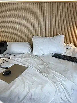 NahimiThompson webcam