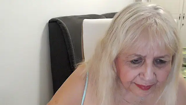 SusiLifeXXX webcam
