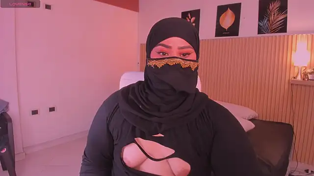samanee_konn live cam on StripChat