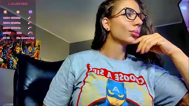Alesyamuscledoll@xh webcam