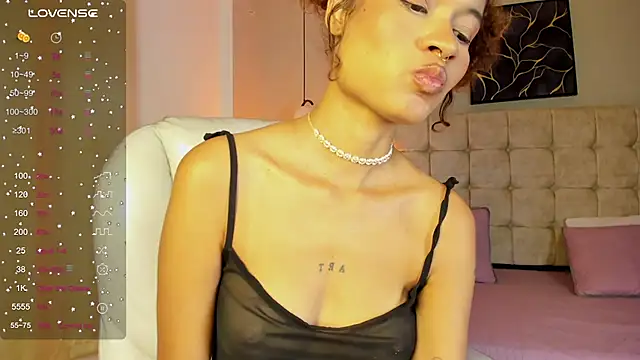 Naomy9_ live webcam