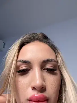 CurvyBlondiee