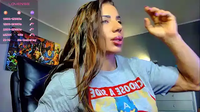 Alesyamuscledoll@xh webcam