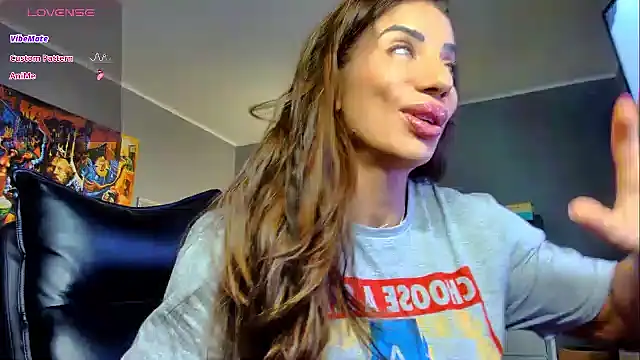Alesyamuscledoll@xh webcam