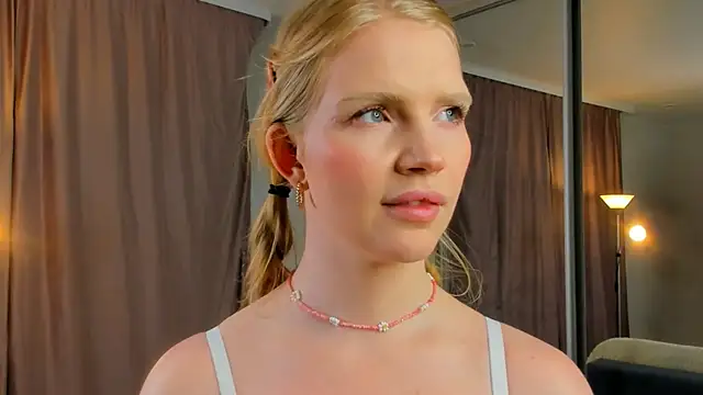 pestiyilinet live cam on StripChat