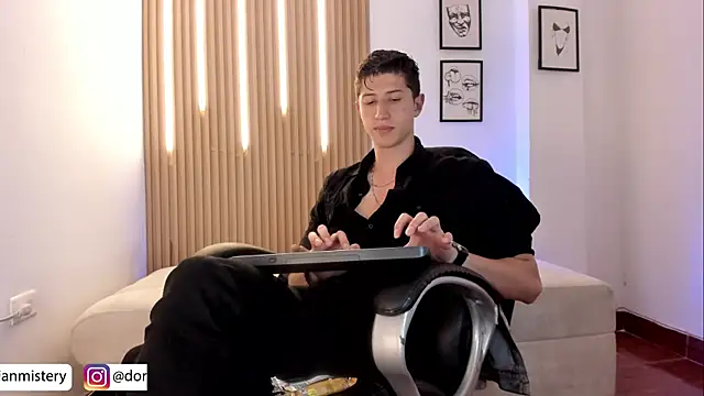 Dorianmistery2322_ webcam