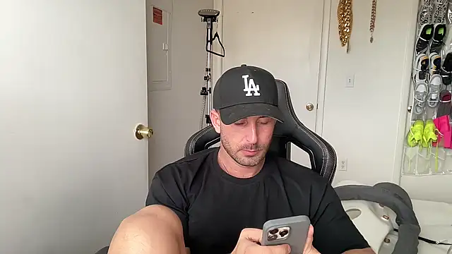 brettmycles28 - Brettmycles28's free webcam - UK Sex Cams