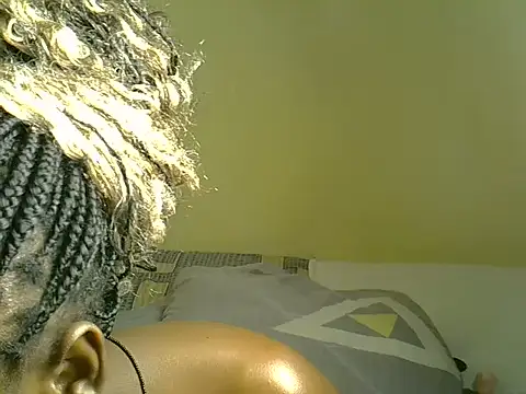 Pearl_petite webcam