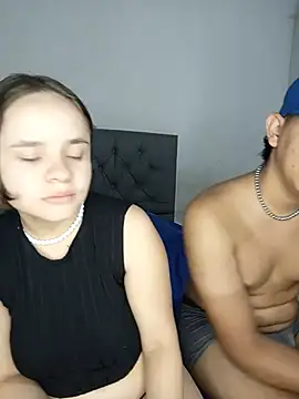 SweetRabbit29 live cam on StripChat